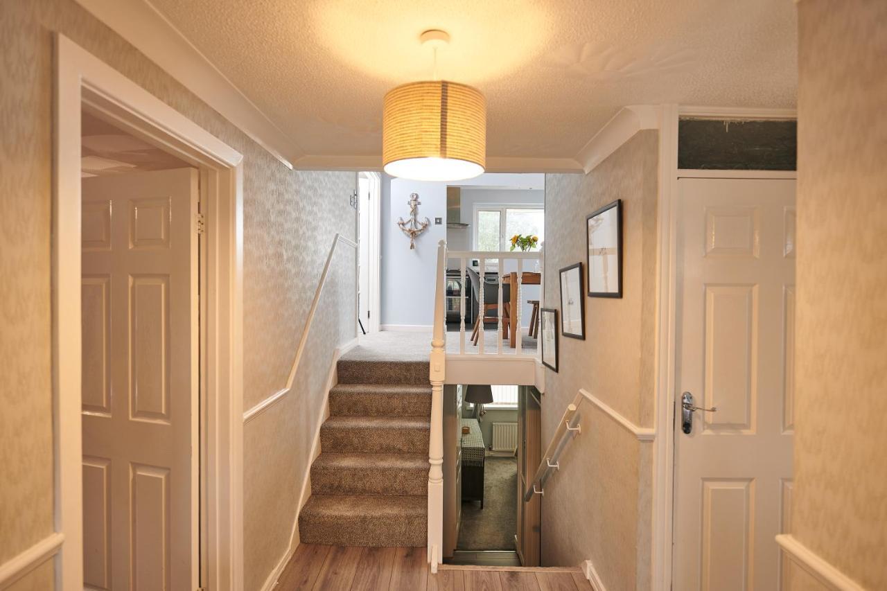 Sea Gem- Beautiful Family Home With Stunning Sea Views & Garden تينبي المظهر الخارجي الصورة